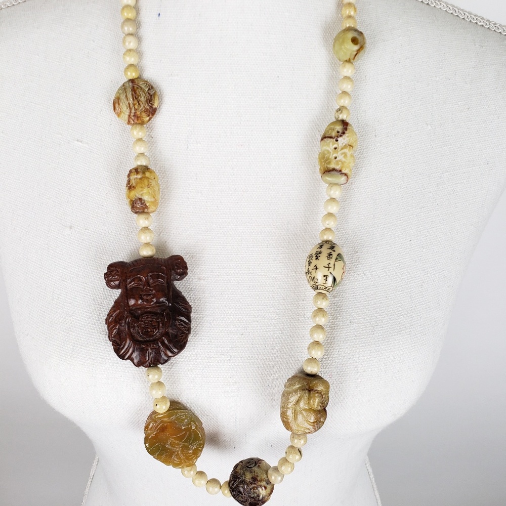 Stone carved buddha necklac